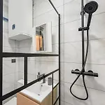 Appartement Rénové Avec Parking Privé Et *