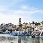 Appartement Rénové Avec Parking Privé Et Bandol