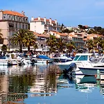 Rénové Avec Parking Privé Et * Bandol